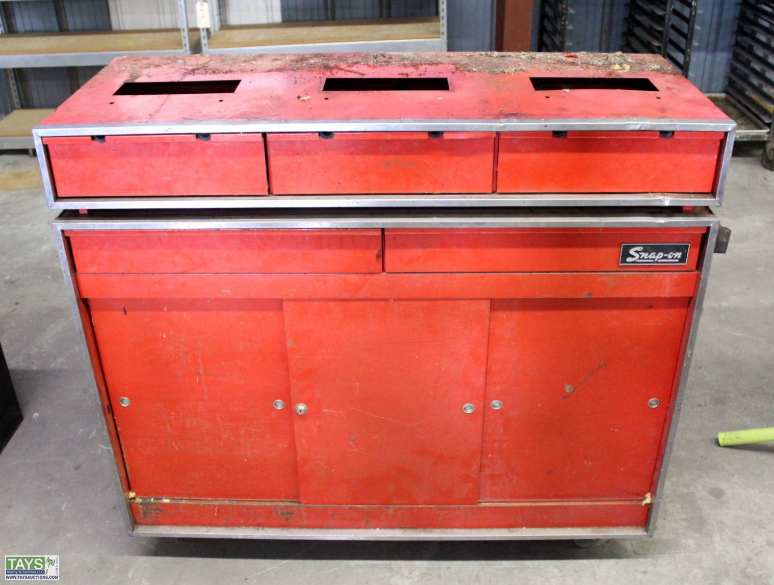 Tays Realty & Auction Auction ONLINE ABSOLUTE AUCTION FURNITURE