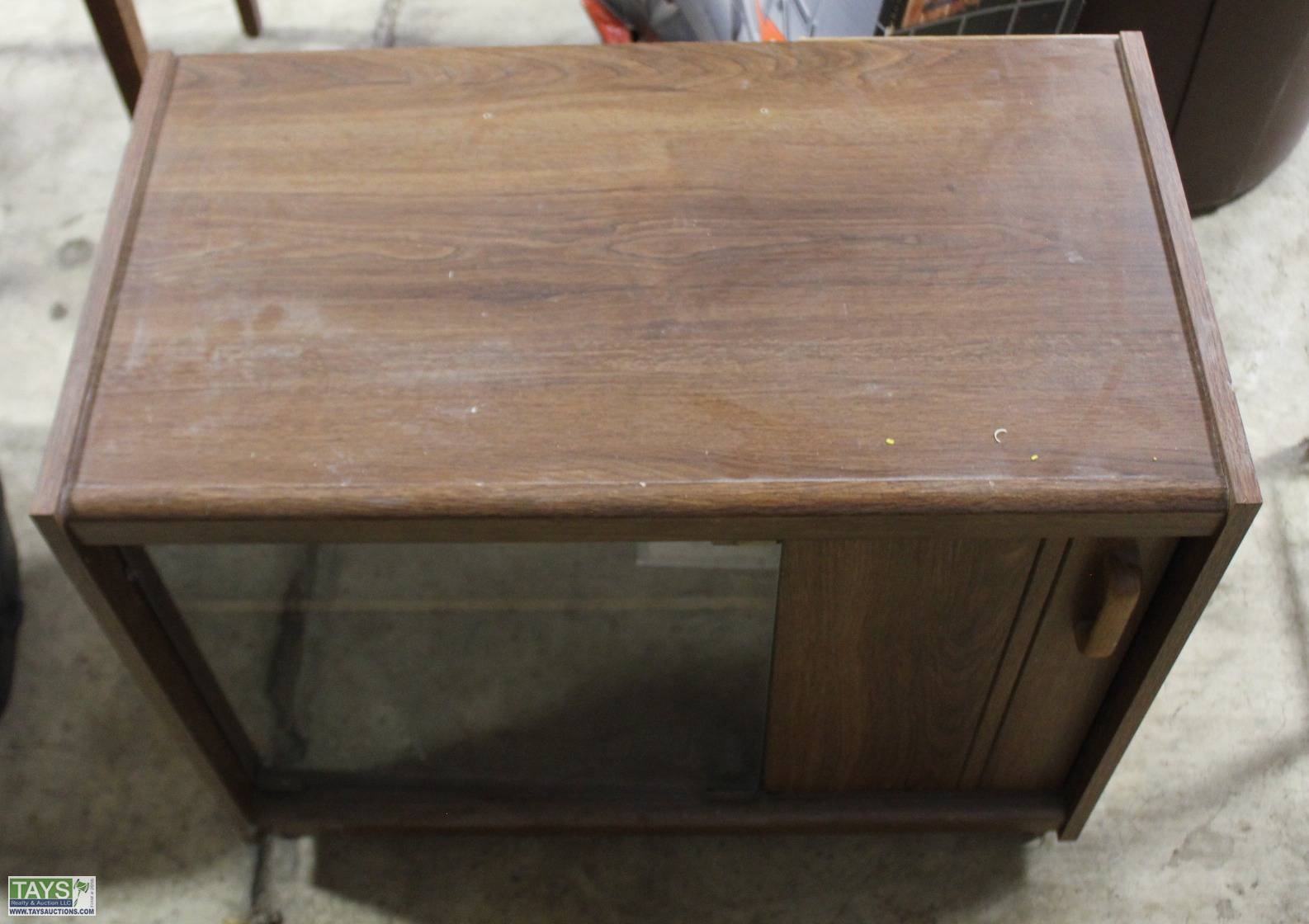 tays-realty-auction-auction-online-absolute-auction-furniture