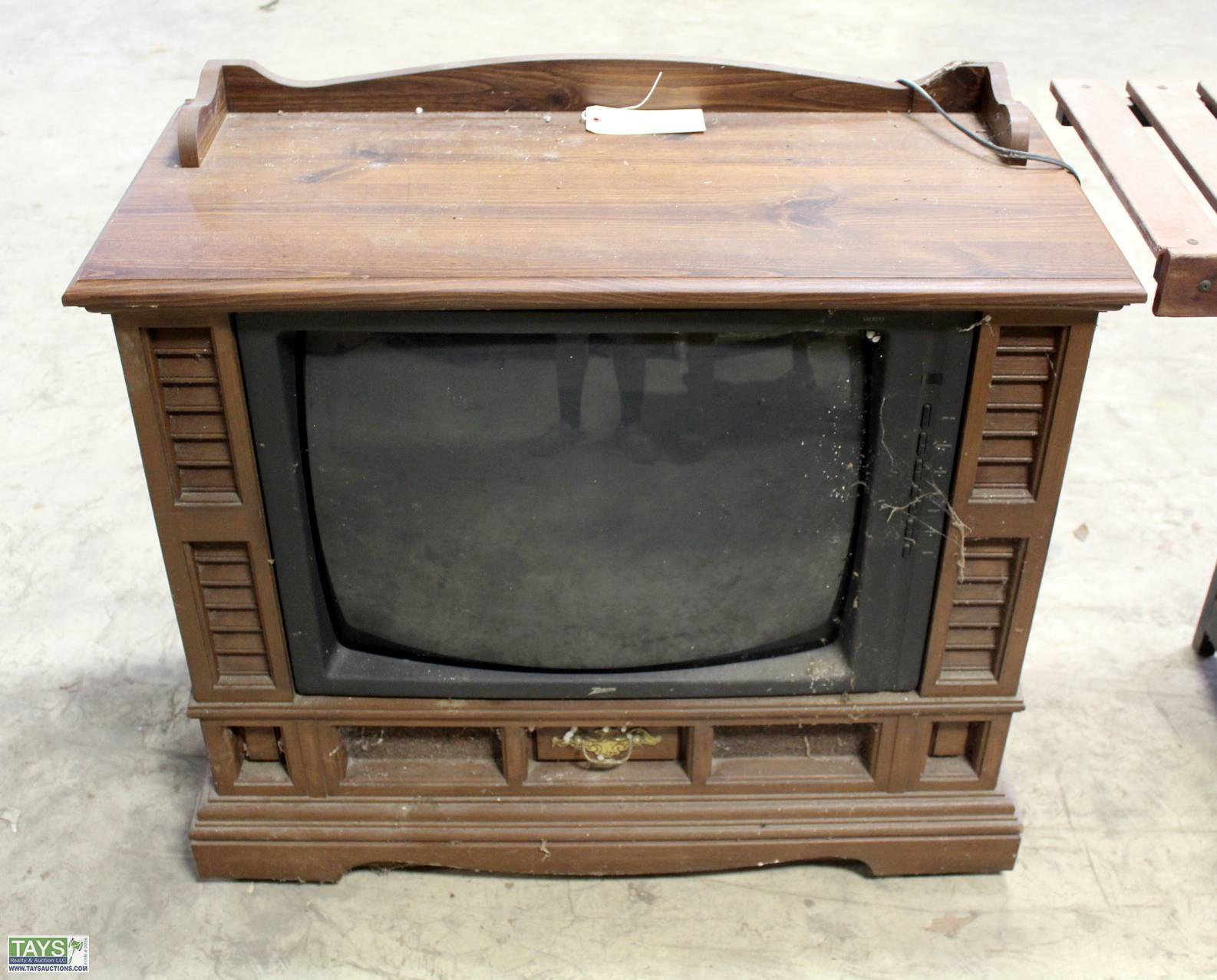 Tays Realty & Auction - Auction: ONLINE ABSOLUTE AUCTION: FURNITURE -  GLASSWARE - ANTIQUES ITEM: Wood Box Zenith Color Sentry Zoom Space Command  TV