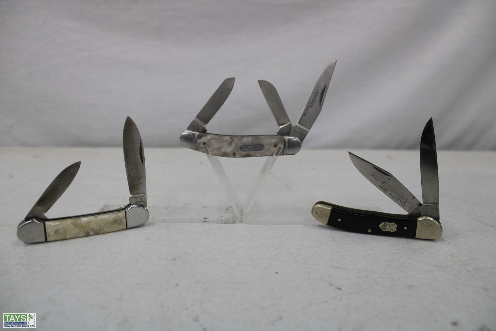 Tays Realty & Auction - Auction: ONLINE ABSOLUTE AUCTION: FIREARMS -  AMMUNITION - KNIVES ITEM: 3 Pocket Knives