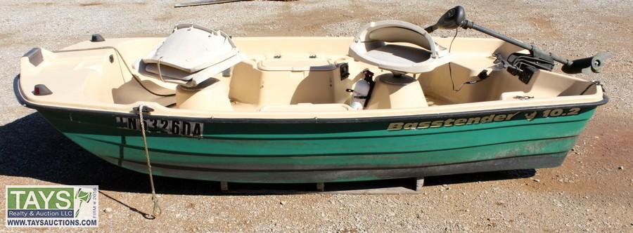 Tays Realty & Auction - Auction: ABSOLUTE ONLINE AUCTION: BLEDSOE COUNTY  HIGHWAY DEPARTMENT EQUIPMENT AND OTHERS ITEM: Basstender 10.2 Plastic Boat
