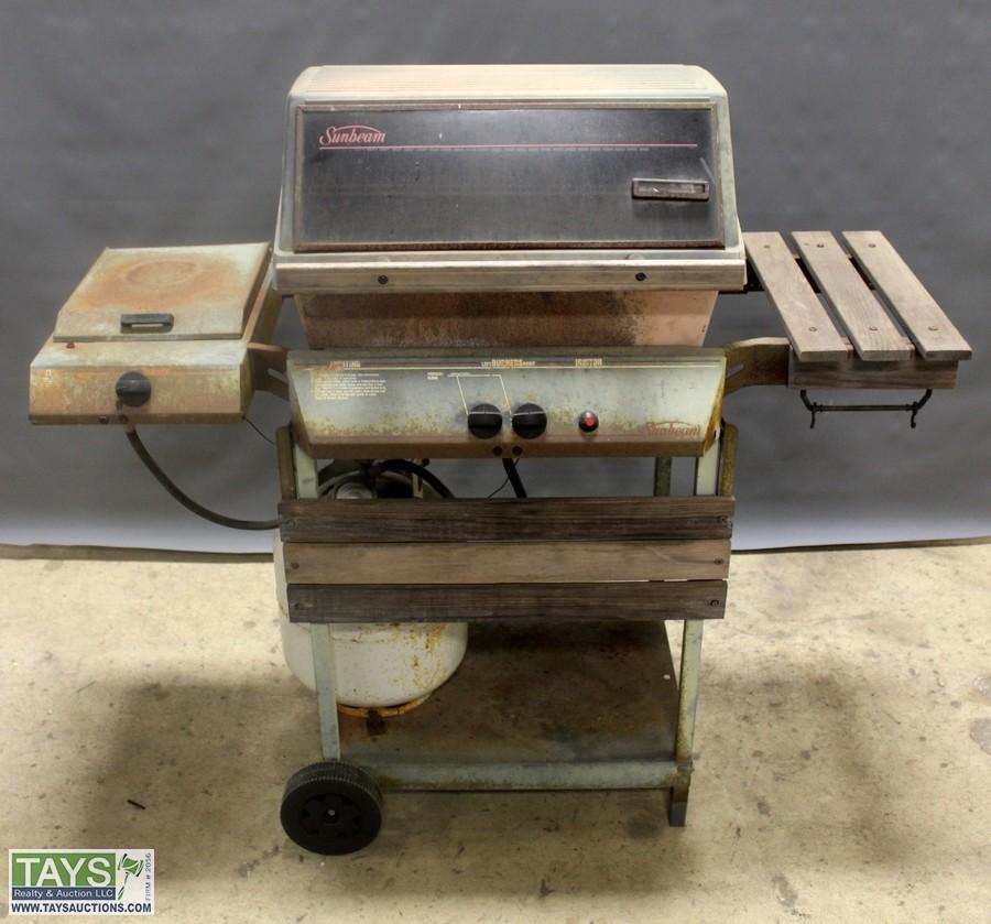 forbruge Dyster gravid Tays Realty & Auction - Auction: Tays Facility October Auction ITEM: " Sunbeam" Propane Grill on Wheels