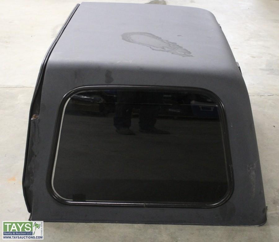 Tays Realty & Auction - Auction: Tays Facility Firearms & Coin Auction  ITEM: 87-95 Jeep Wrangler YJ 2-Piece Hard Top For Full Doors